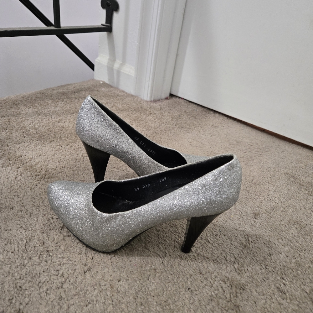 Women Heels - Picture 11 of 13